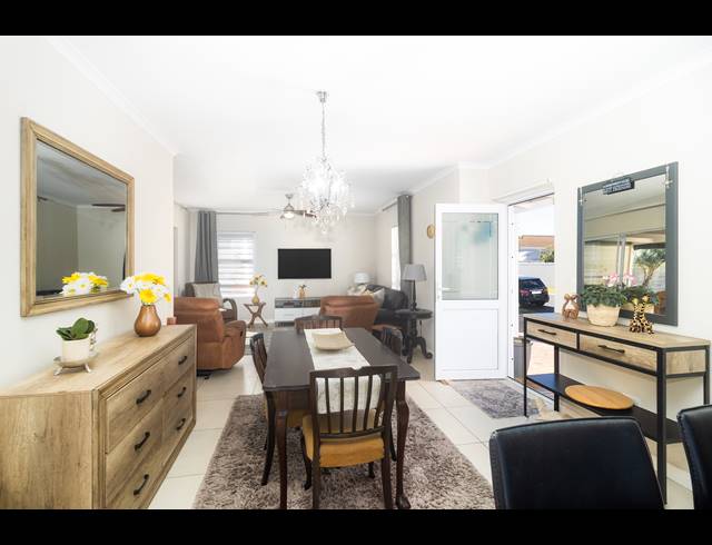 3 BEDROOM FREESTANDING TO LET IN SUNNINGDALE